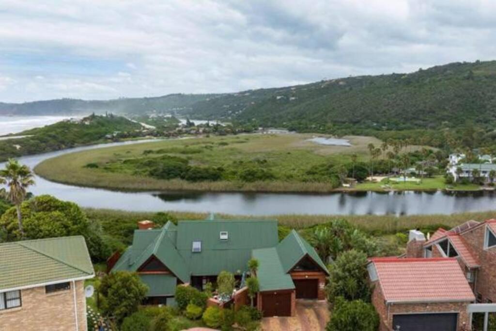Ferienhaus Deckhouse. Views!/sun/sea/river/kayaks *
