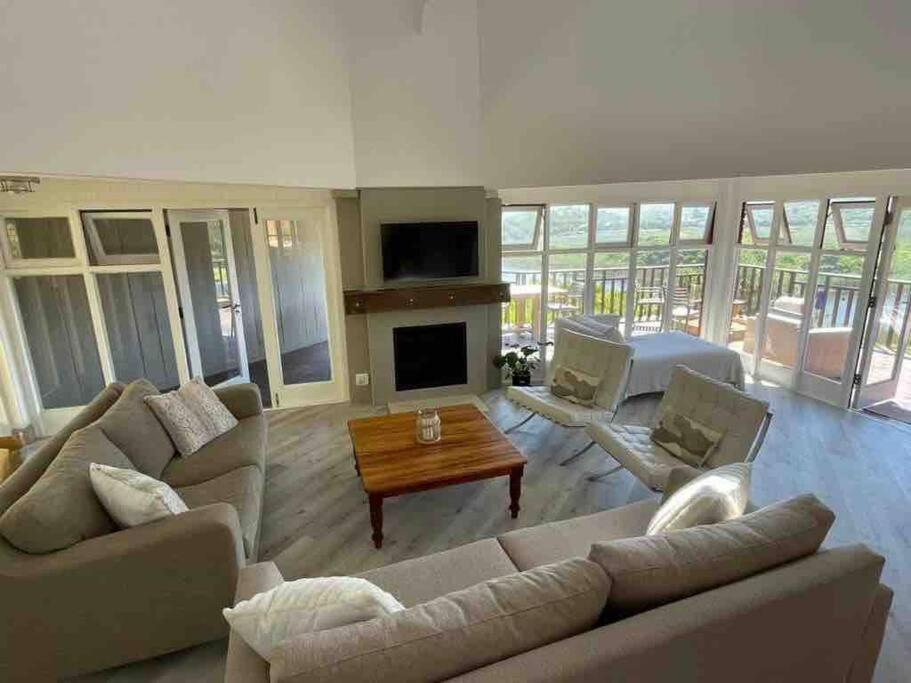 Deckhouse. Views!/sun/sea/river/kayaks Ferienhaus