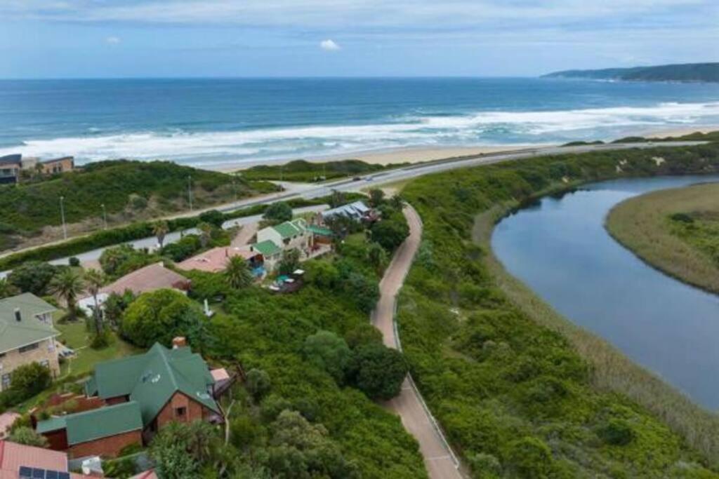 Deckhouse. Views!/sun/sea/river/kayaks * Wilderness