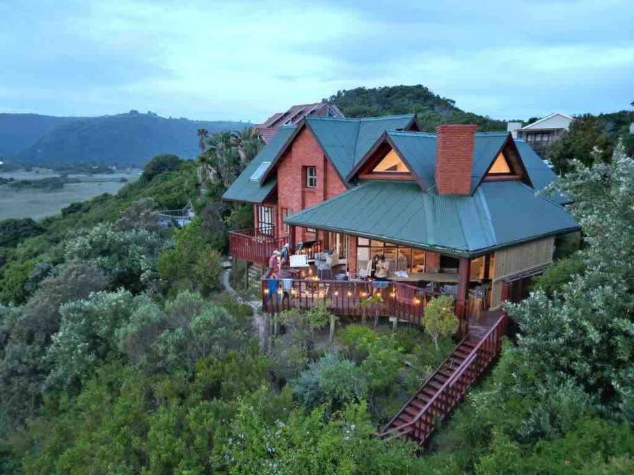 Deckhouse. Views!/sun/sea/river/kayaks